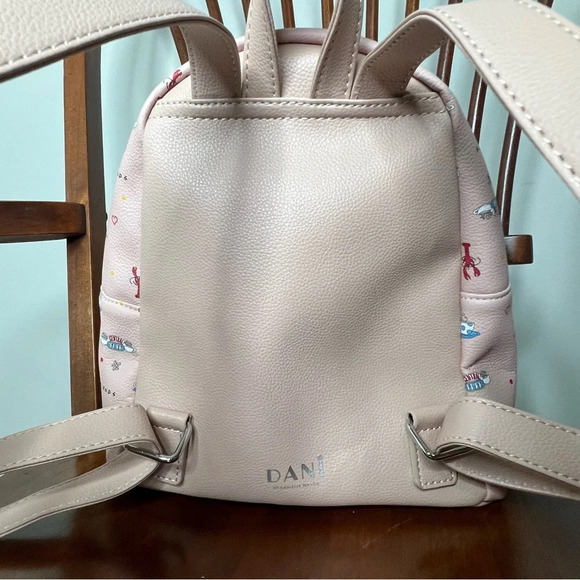 Danielle Nicole Friends mini Backpack Purse Light Pink Friends + Keychain Sofa - Picture 10 of 14